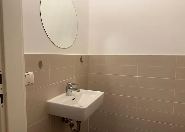 1br, Train Station, Central, Modern