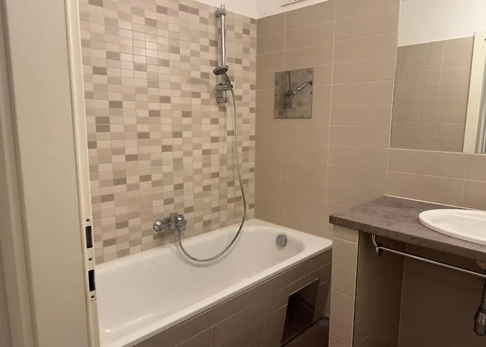 1br, Train Station, Central, Modern 公寓